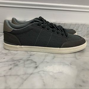 Men’s Canvas Lace Up Sneaker Size 9 Shoes NEW